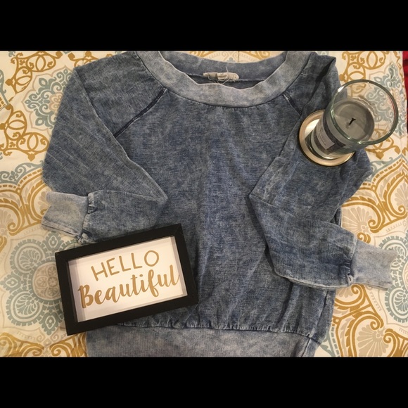 F21- Off the shoulder sweater - Picture 1 of 2